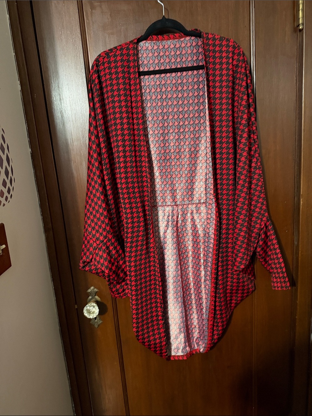 Women's Red & Black Houndstooth Open-Front Cape